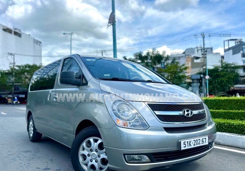 Hyundai Grand Starex 2.4 MT