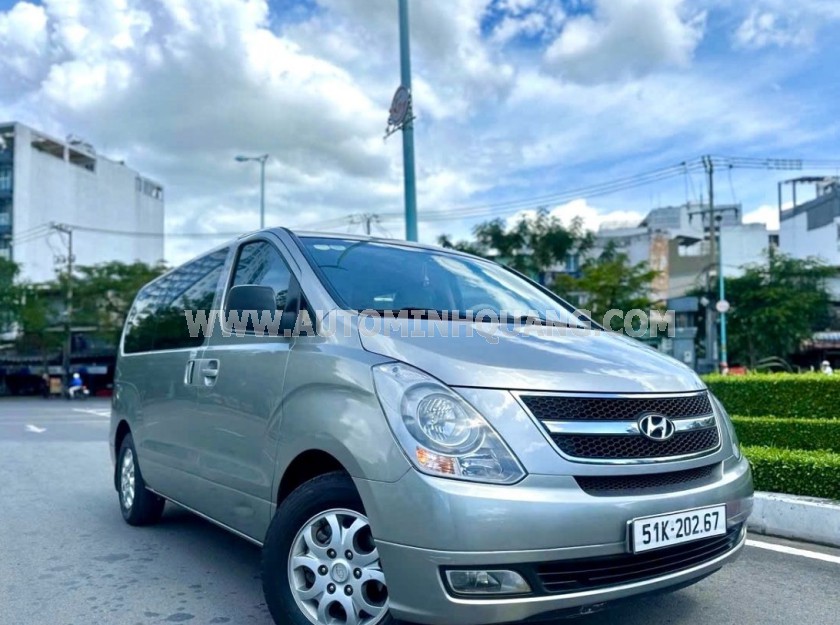 Hyundai Grand Starex 2.4 MT