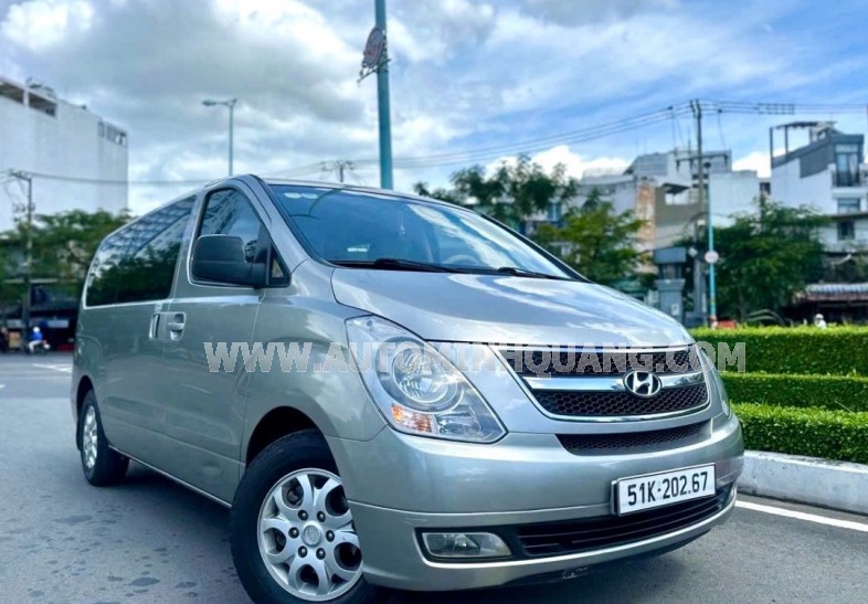Hyundai Grand Starex 2.4 MT