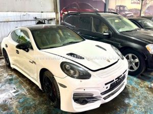 Xe Porsche Panamera Turbo S 2010
