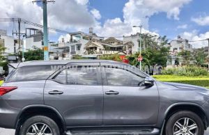 Xe Toyota Fortuner 2.4G 4x2 MT 2017