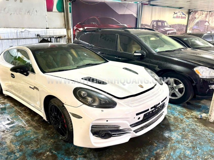 Porsche Panamera 4S
